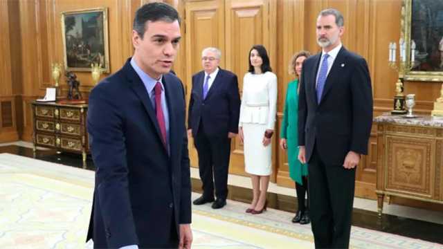 Pedro Sánchez promete ante el Rey su cargo como Presidente del Gobierno . (Foto: @CasaReal)