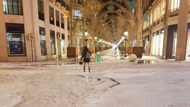 Amanecer de jueves con tromba de hielo sobre Málaga por Gloria. (Foto: Twitter/ maria green eyes @maria83521685)