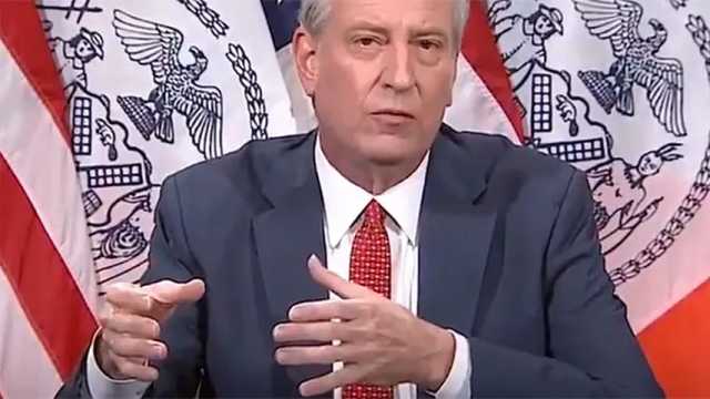 Bill de Blasio, alcalde de Nueva York, anunció el final del toque de queda. (Foto: PBS)