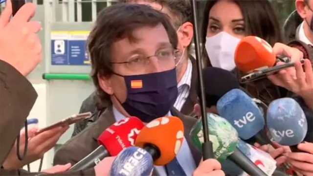 El alcalde destacó lo extraño de la visita a La Paz de Sánchez en el día de viaje de Ayuso a Cataluña. (Foto: Antena 3)