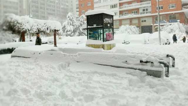 Once días después, la nieve sigue causando problemas en algunas calles de Madrid. (Foto: JFD)