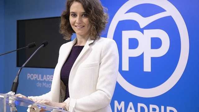 Isabel Díaz Ayuso, presidenta de la Comunidad de Madrid en rueda de prensa. (Foto: Wikimedia)
