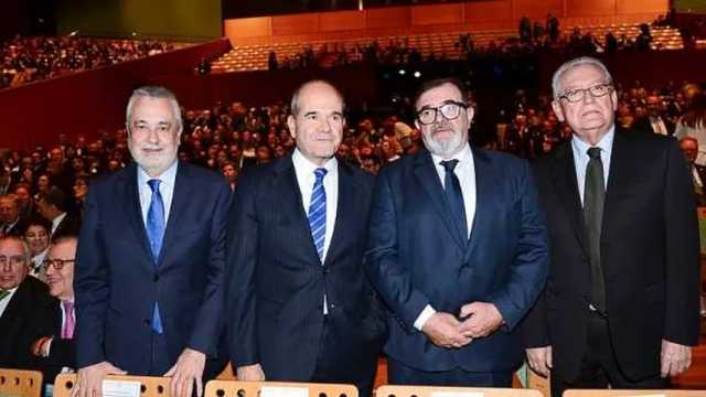 De izquierda a derecha Griñán, Cháves, Rodríguez de la Borbolla y Rafael Escuredo, Presidentes de la Junta de Andalucía. (Foto: Wikipedia)